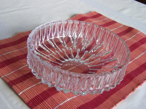 Schale aus glas - schale,
