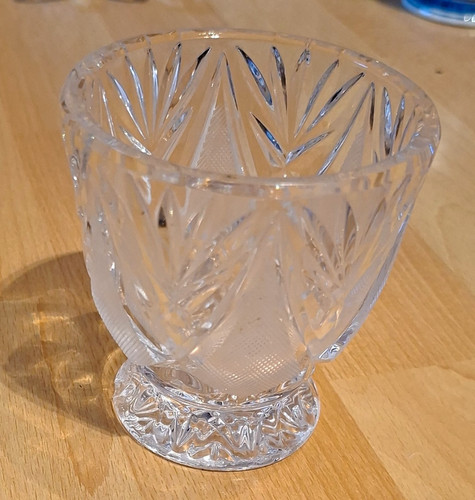 Trinkbecher aus kristall - trinkbecher,